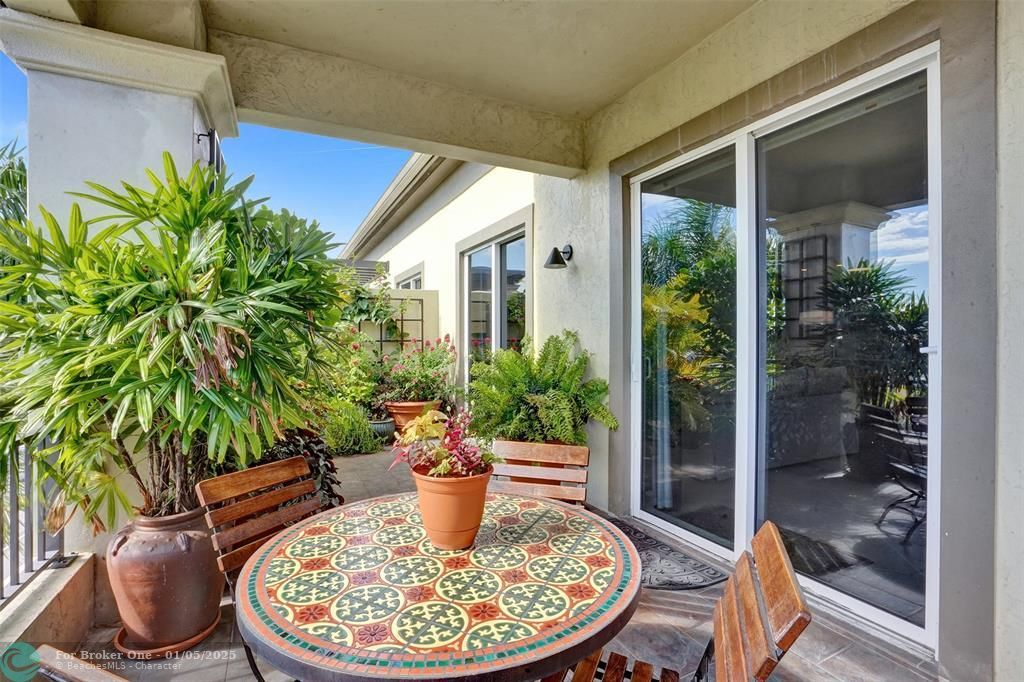 For Sale: $559,000 (2 beds, 2 baths, 1346 Square Feet)