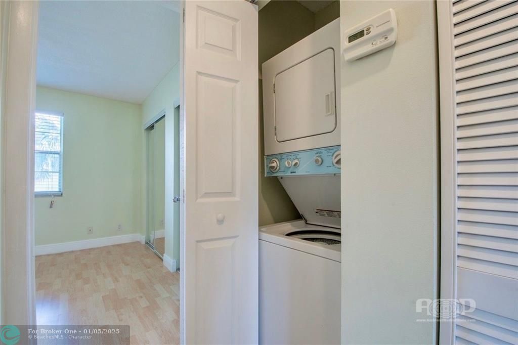 For Rent: $2,300 (2 beds, 1 baths, 1040 Square Feet)