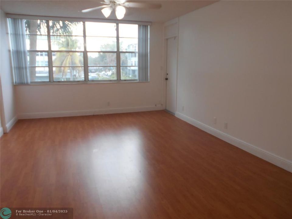 For Rent: $1,550 (1 beds, 1 baths, 780 Square Feet)