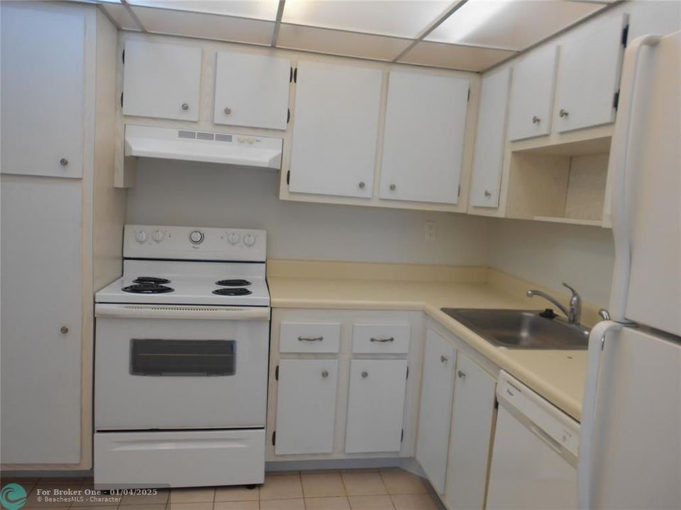 For Rent: $1,550 (1 beds, 1 baths, 780 Square Feet)