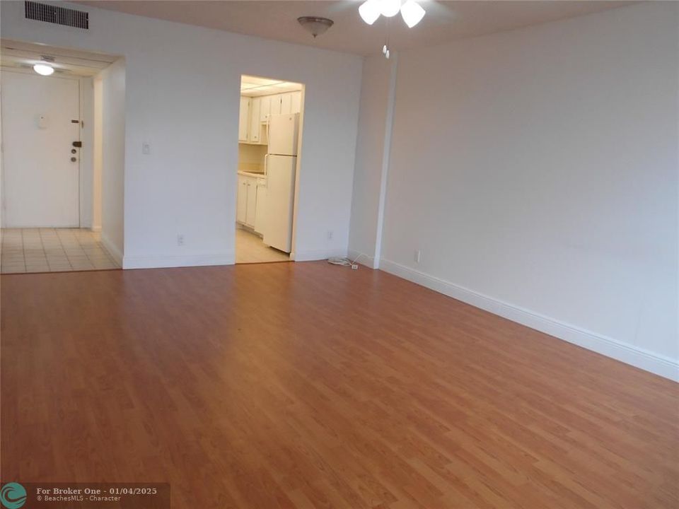 For Rent: $1,550 (1 beds, 1 baths, 780 Square Feet)