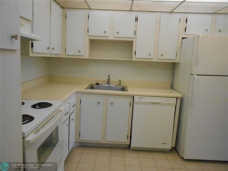 For Rent: $1,550 (1 beds, 1 baths, 780 Square Feet)