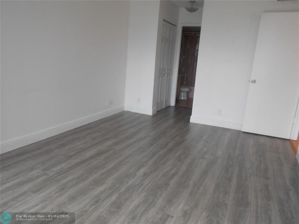 For Rent: $1,550 (1 beds, 1 baths, 780 Square Feet)