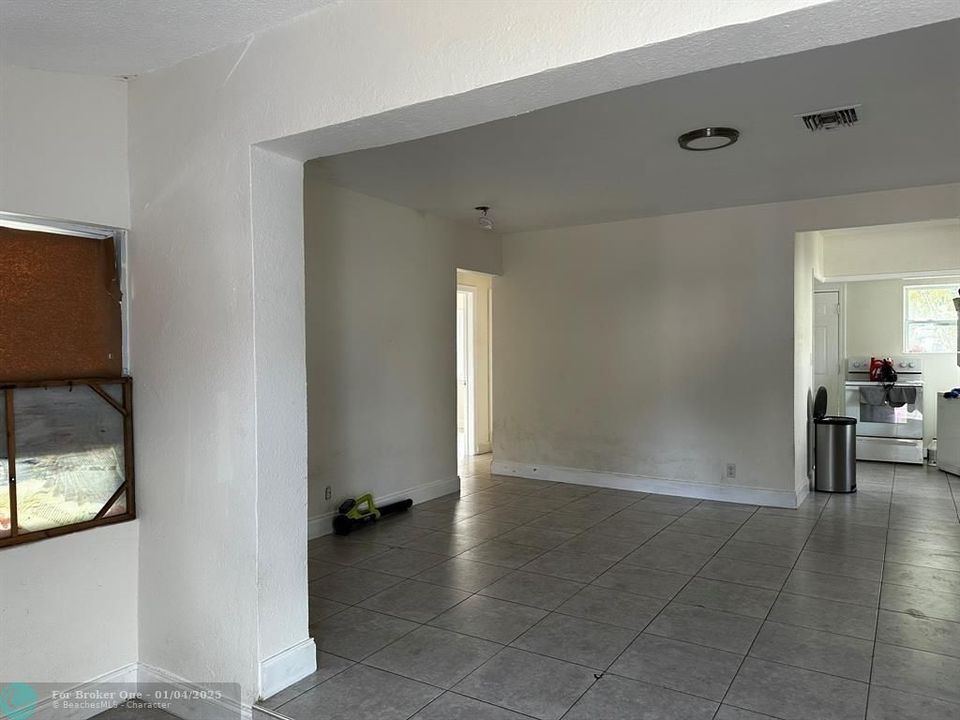 For Sale: $495,000 (2 beds, 1 baths, 1200 Square Feet)