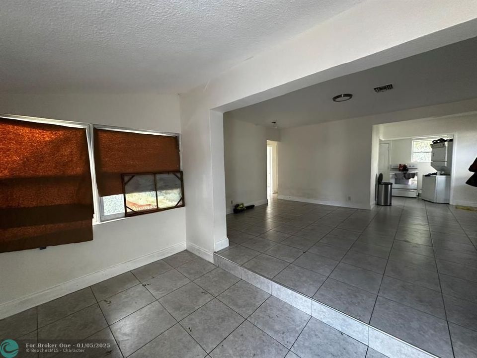 For Sale: $495,000 (2 beds, 1 baths, 1200 Square Feet)