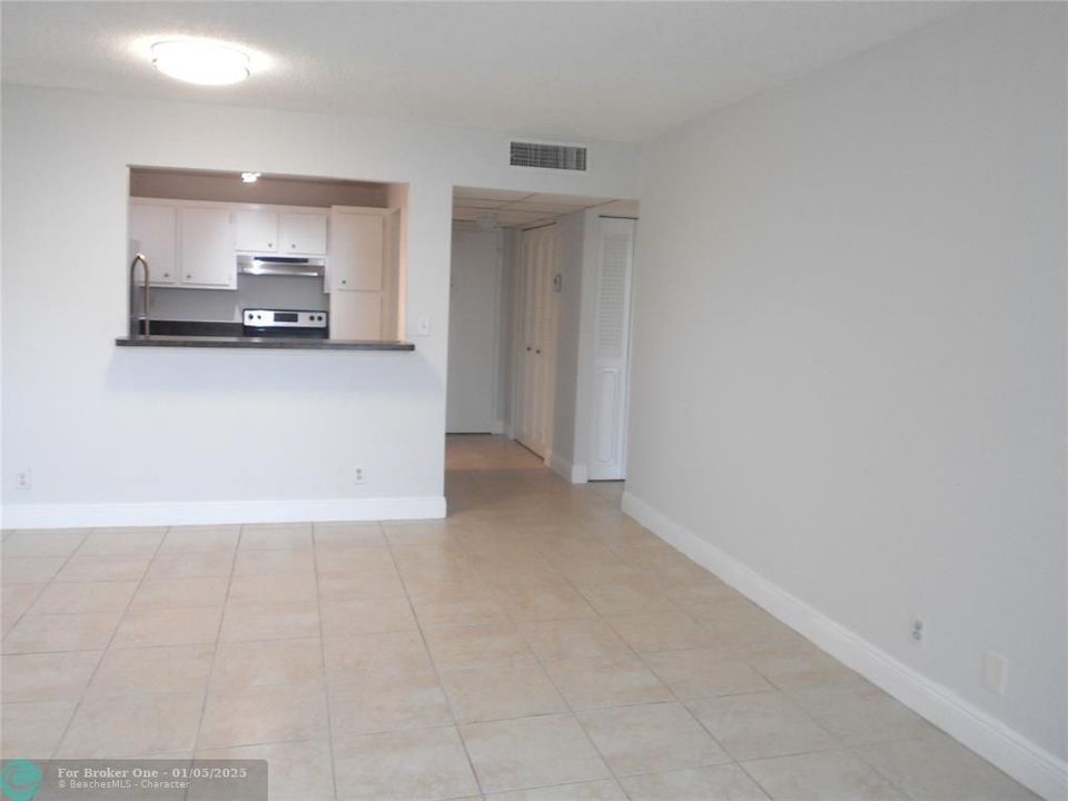 For Sale: $175,000 (1 beds, 1 baths, 780 Square Feet)