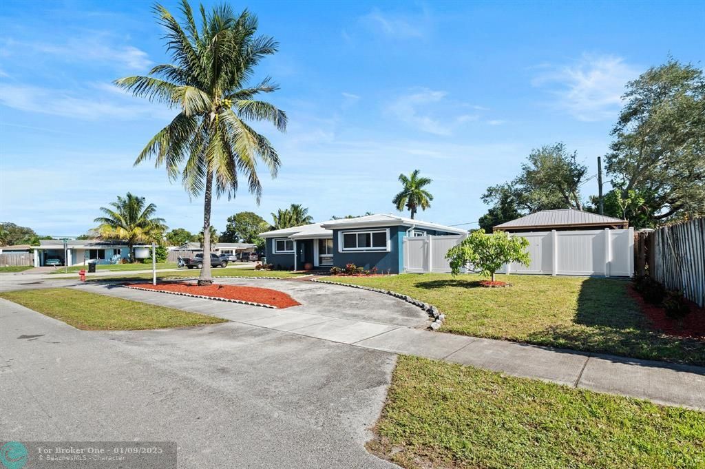 For Sale: $645,000 (3 beds, 2 baths, 1824 Square Feet)