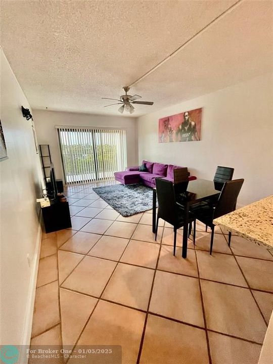 For Rent: $1,950 (1 beds, 1 baths, 900 Square Feet)