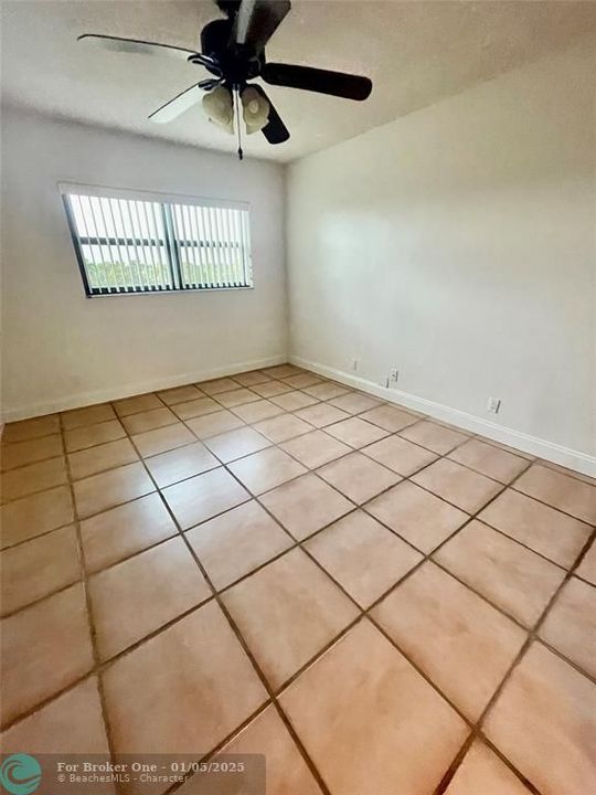 For Rent: $1,950 (1 beds, 1 baths, 900 Square Feet)