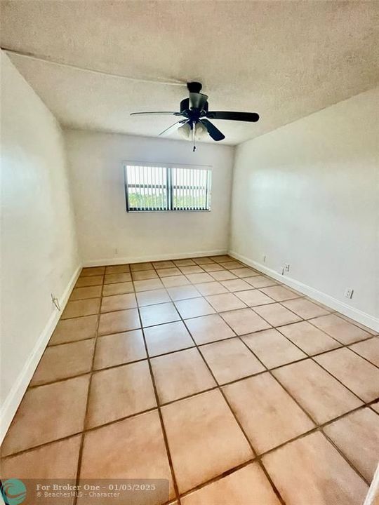 For Rent: $1,950 (1 beds, 1 baths, 900 Square Feet)