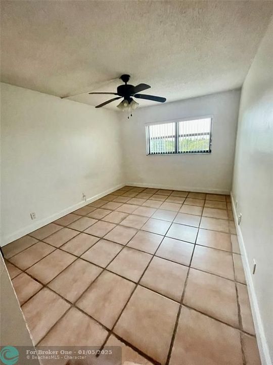 For Rent: $1,950 (1 beds, 1 baths, 900 Square Feet)