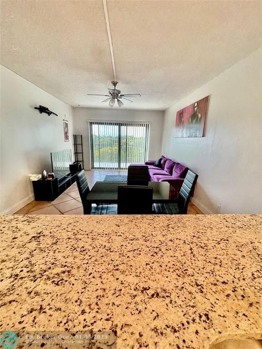 For Rent: $1,950 (1 beds, 1 baths, 900 Square Feet)