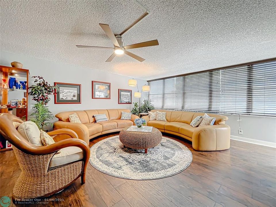 For Sale: $385,000 (2 beds, 2 baths, 1611 Square Feet)