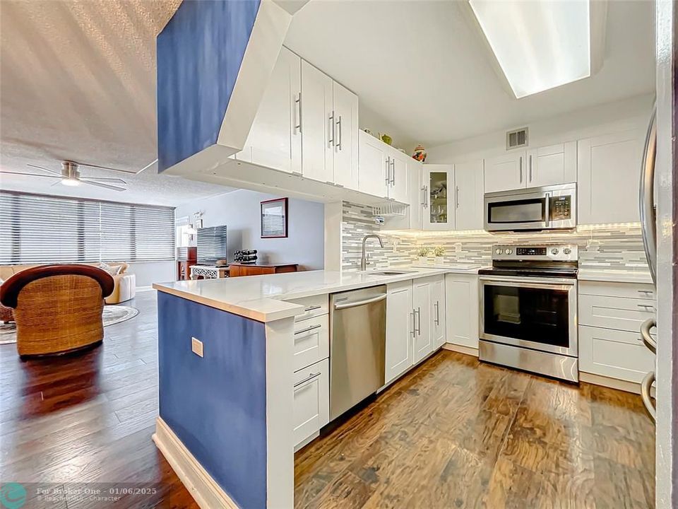 For Sale: $385,000 (2 beds, 2 baths, 1611 Square Feet)