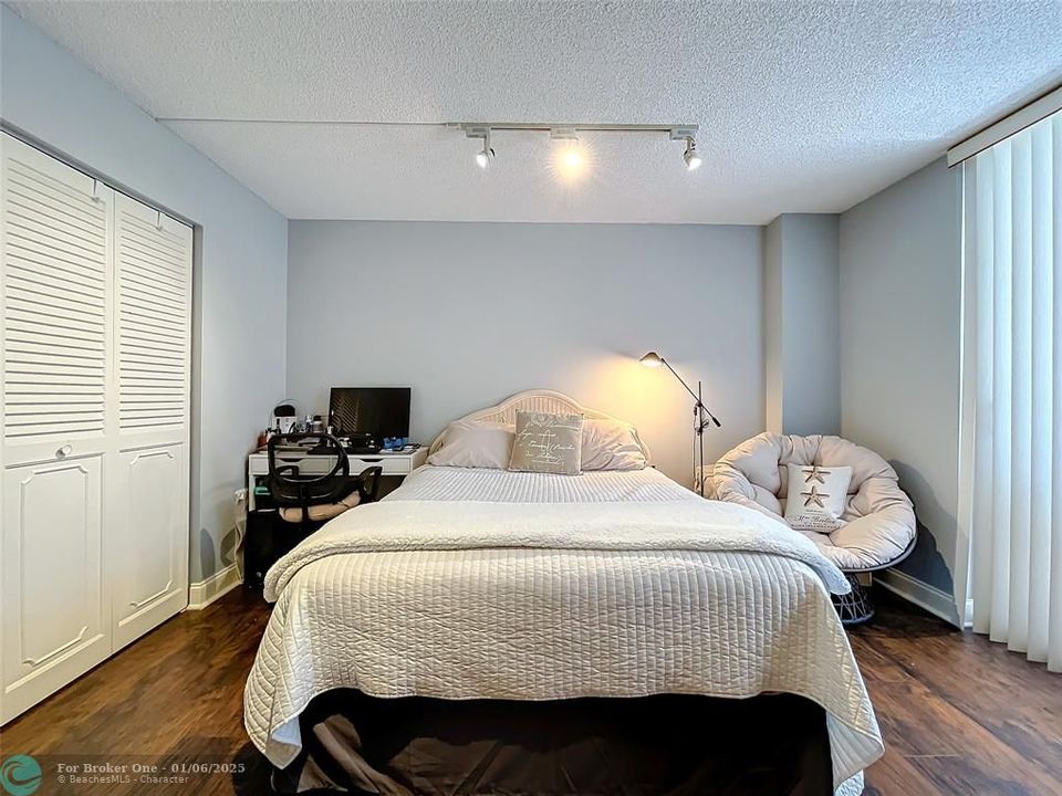 For Sale: $385,000 (2 beds, 2 baths, 1611 Square Feet)