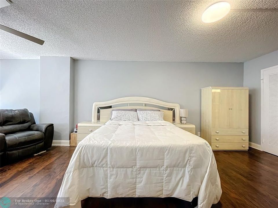 For Sale: $385,000 (2 beds, 2 baths, 1611 Square Feet)