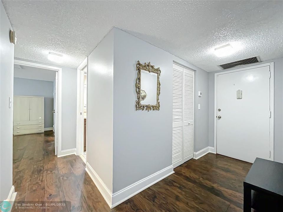 For Sale: $385,000 (2 beds, 2 baths, 1611 Square Feet)