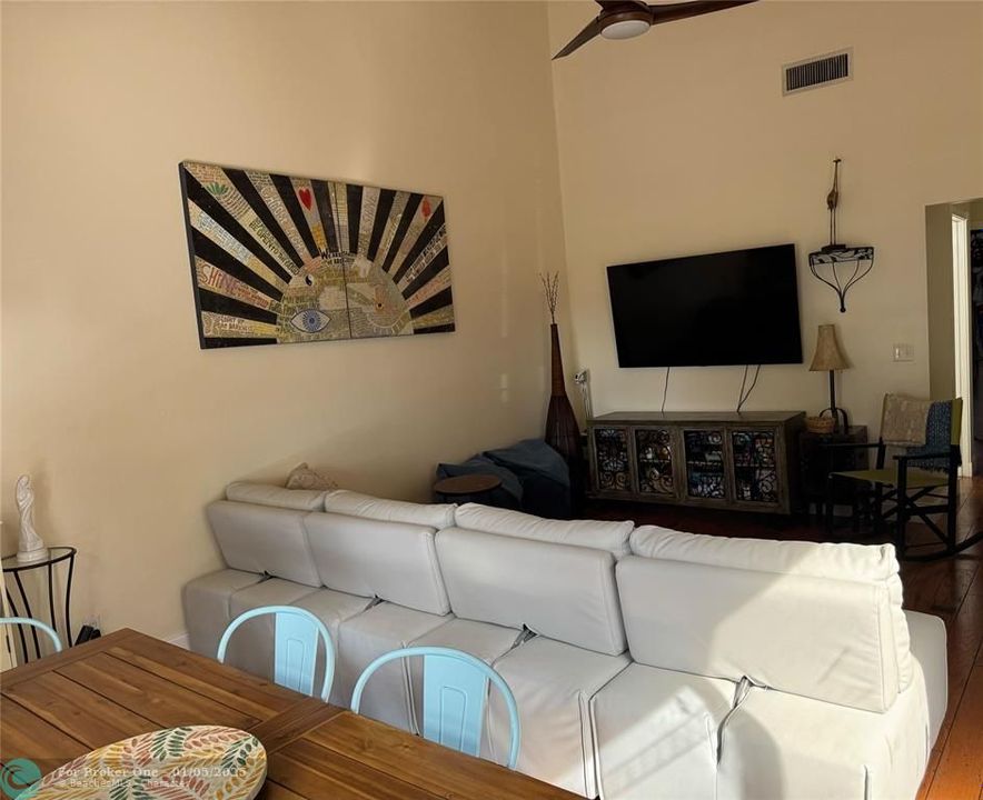 For Sale: $349,000 (2 beds, 2 baths, 817 Square Feet)