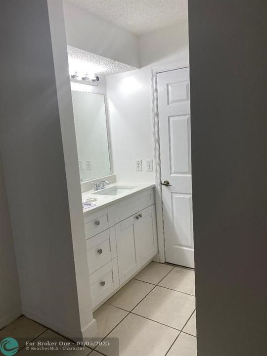 For Rent: $2,200 (2 beds, 2 baths, 1060 Square Feet)