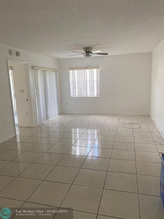 For Rent: $2,200 (2 beds, 2 baths, 1060 Square Feet)