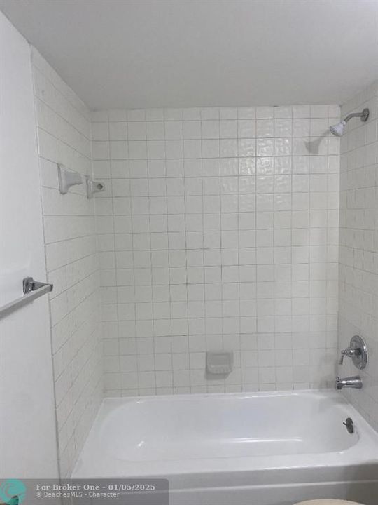 For Rent: $2,200 (2 beds, 2 baths, 1060 Square Feet)