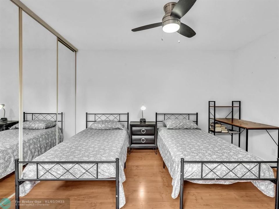 For Sale: $385,000 (2 beds, 2 baths, 1372 Square Feet)