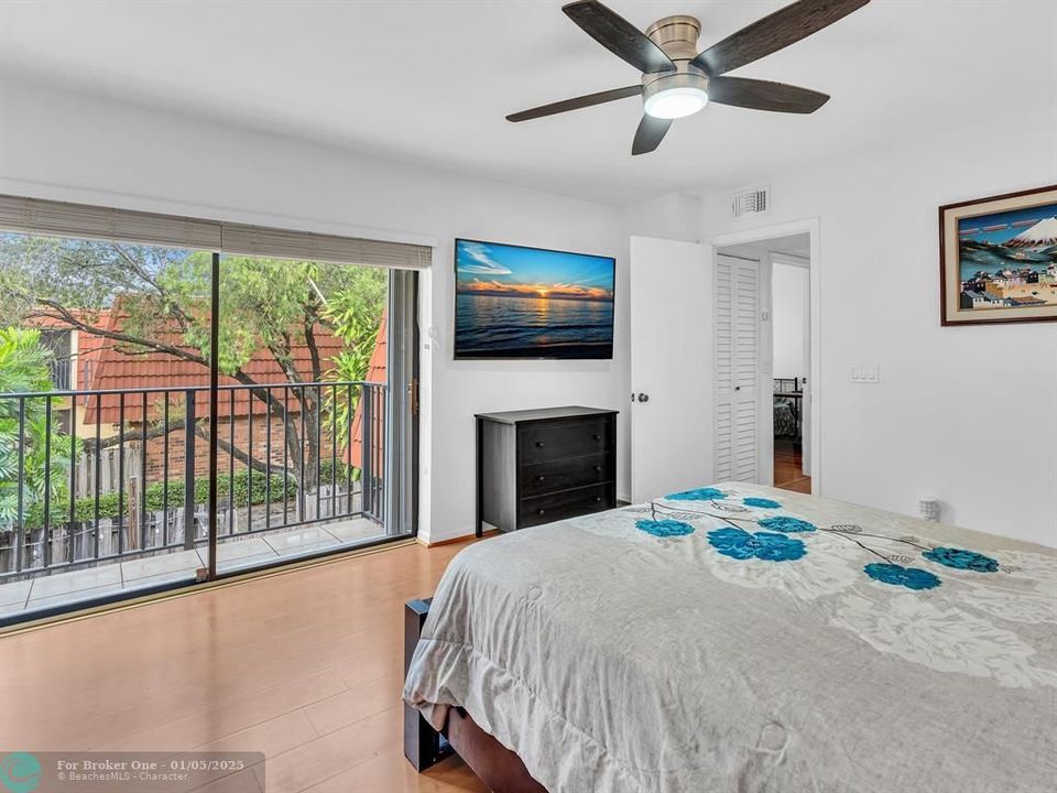 For Sale: $385,000 (2 beds, 2 baths, 1372 Square Feet)