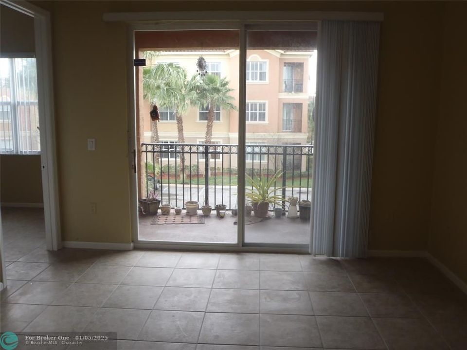 For Rent: $2,700 (3 beds, 2 baths, 1183 Square Feet)