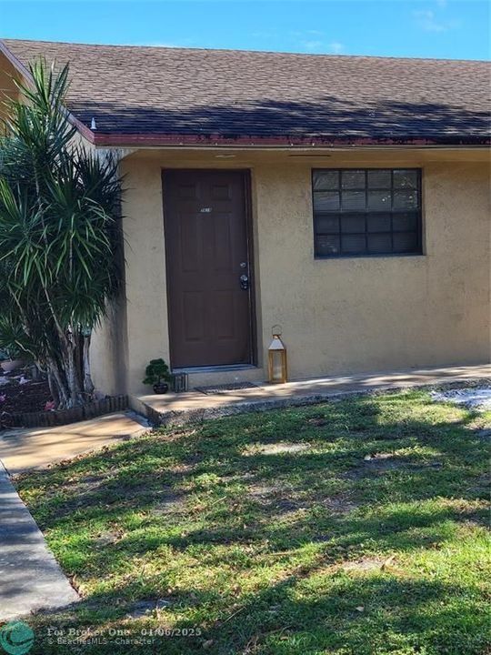 For Sale: $1,800 (2 beds, 1 baths, 1350 Square Feet)