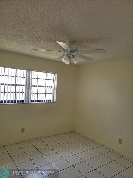 For Sale: $1,800 (2 beds, 1 baths, 1350 Square Feet)