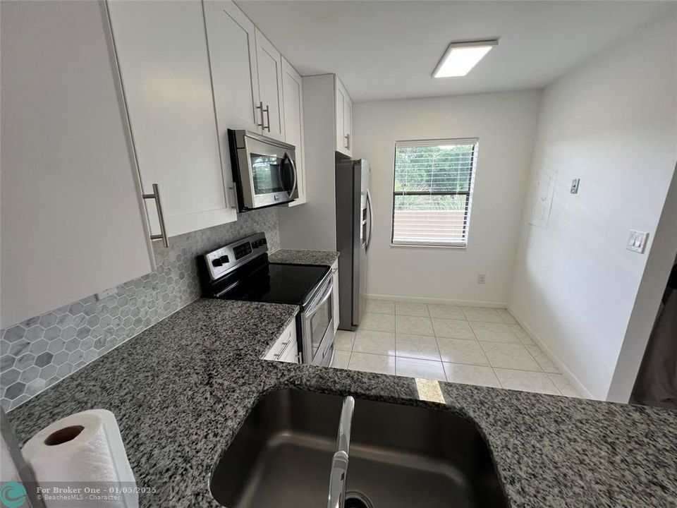 For Sale: $309,900 (2 beds, 2 baths, 1200 Square Feet)