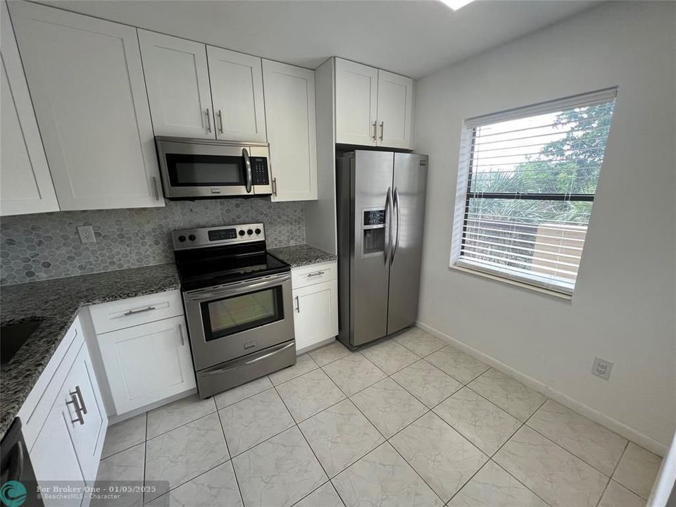 For Sale: $309,900 (2 beds, 2 baths, 1200 Square Feet)