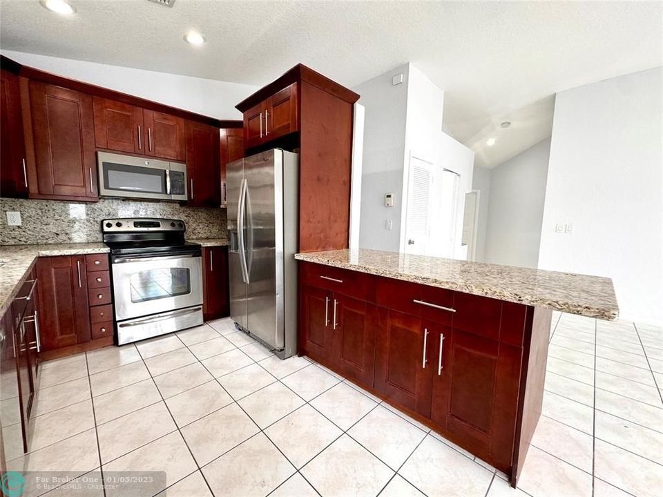 For Rent: $3,650 (4 beds, 2 baths, 1612 Square Feet)