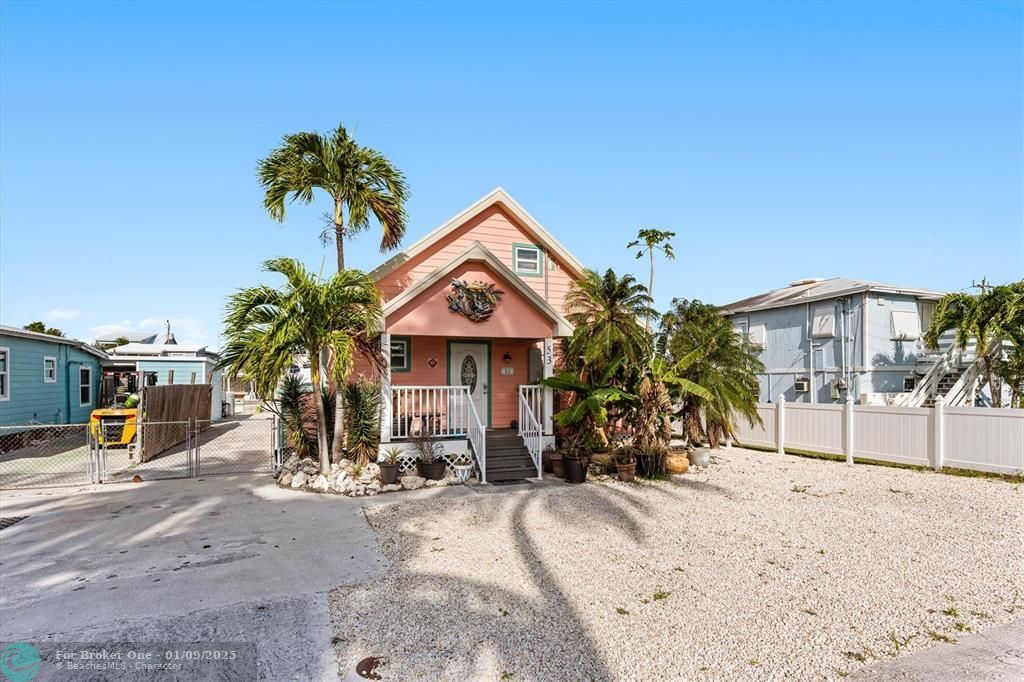 For Sale: $1,185,000 (3 beds, 2 baths, 1368 Square Feet)