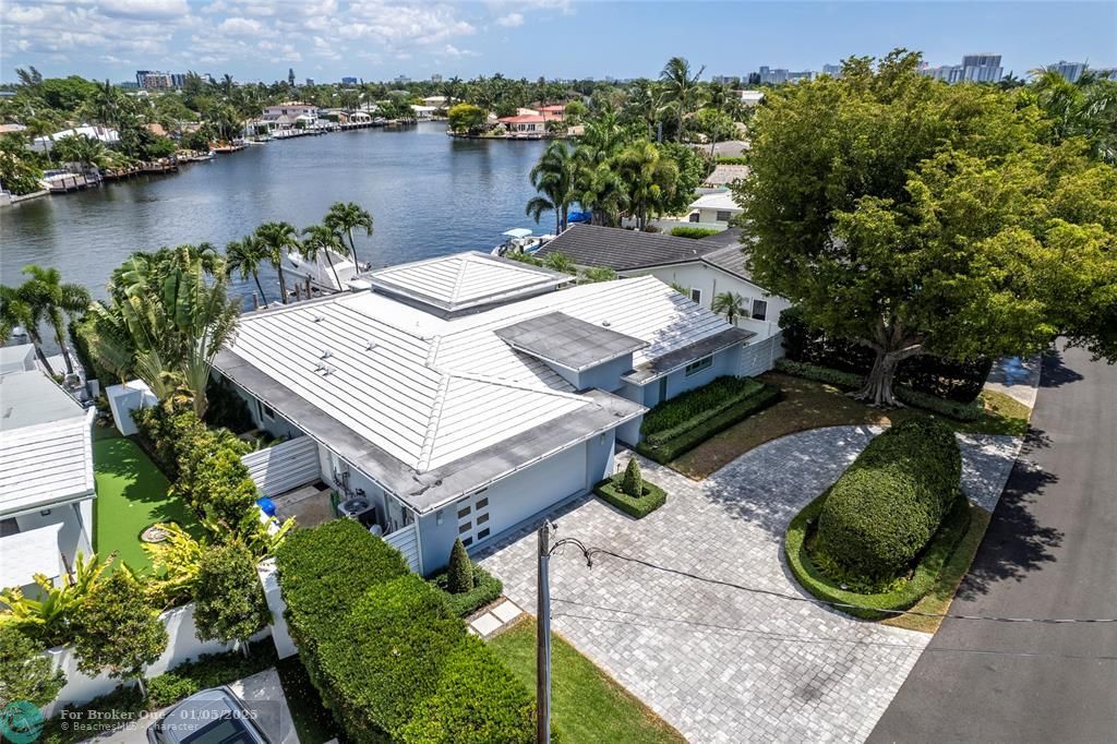 For Sale: $2,950,000 (3 beds, 2 baths, 2495 Square Feet)