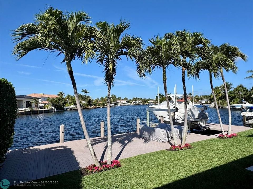 For Sale: $2,950,000 (3 beds, 2 baths, 2495 Square Feet)