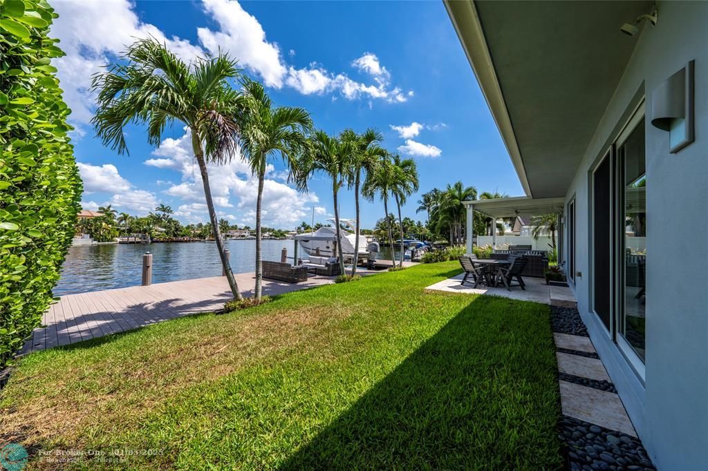 For Sale: $2,950,000 (3 beds, 2 baths, 2495 Square Feet)