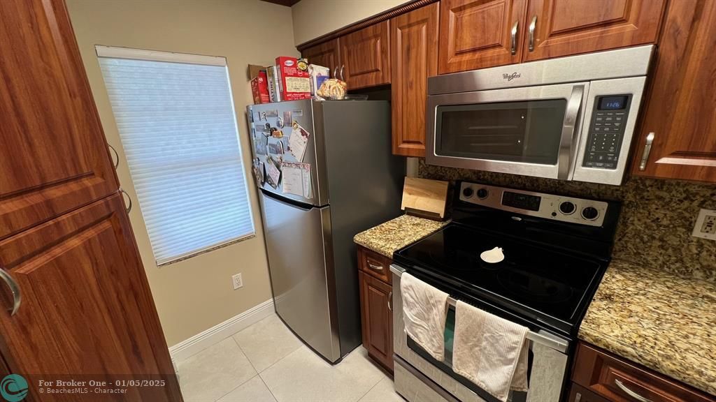 For Sale: $229,777 (2 beds, 2 baths, 920 Square Feet)