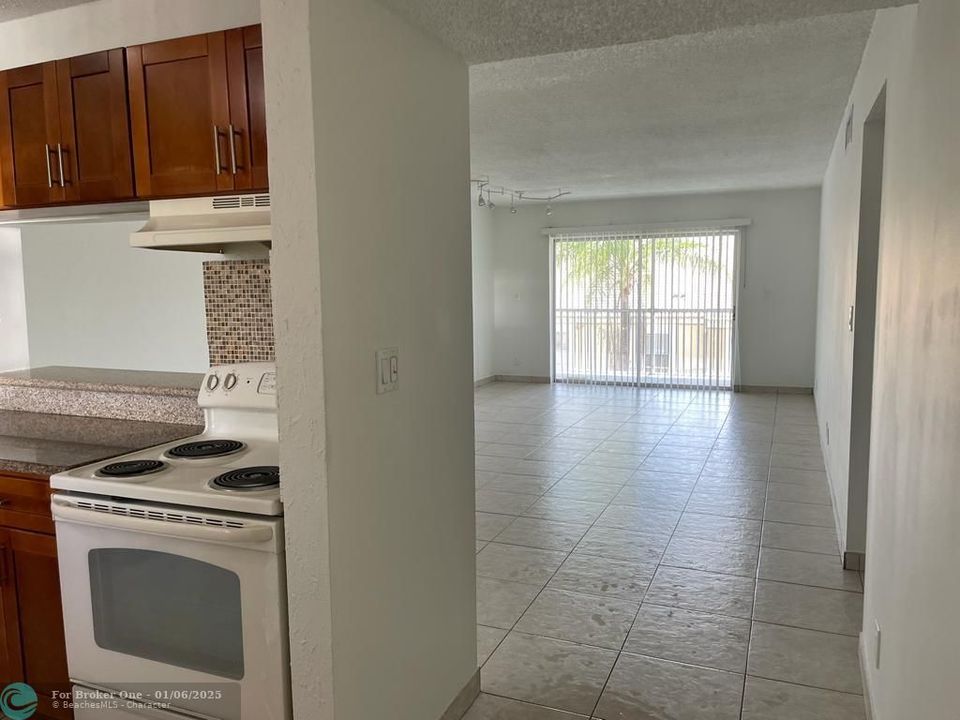 For Sale: $200,000 (2 beds, 2 baths, 1179 Square Feet)