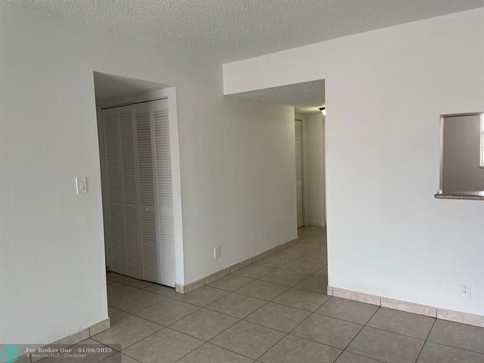 For Sale: $200,000 (2 beds, 2 baths, 1179 Square Feet)