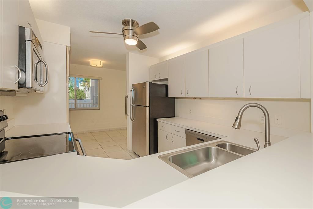 For Sale: $159,000 (2 beds, 2 baths, 1215 Square Feet)