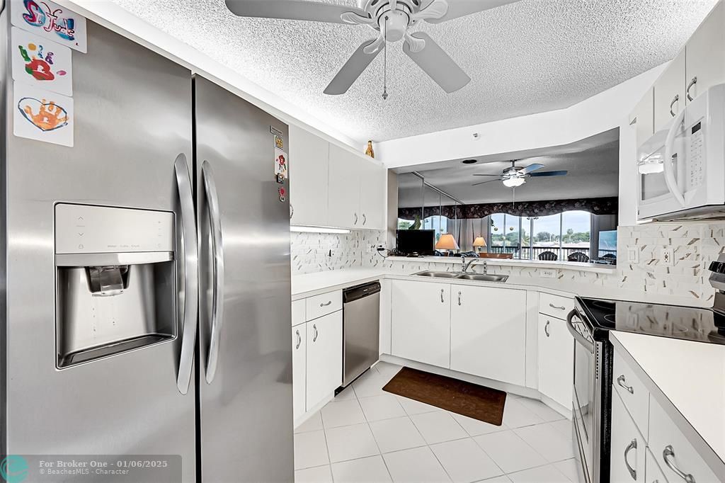 For Sale: $229,999 (2 beds, 2 baths, 1215 Square Feet)