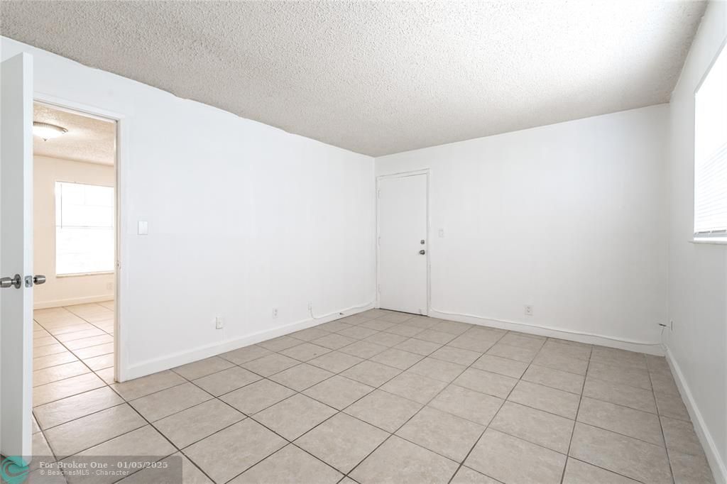 For Sale: $250,000 (3 beds, 2 baths, 1000 Square Feet)