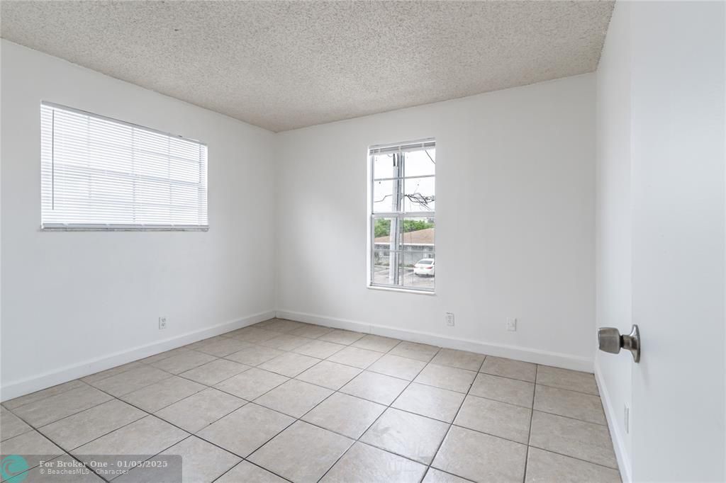 For Sale: $250,000 (3 beds, 2 baths, 1000 Square Feet)