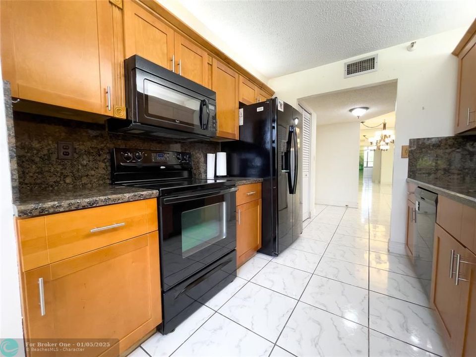 For Sale: $269,999 (3 beds, 2 baths, 1680 Square Feet)