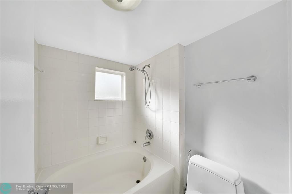 For Rent: $2,500 (3 beds, 2 baths, 1406 Square Feet)