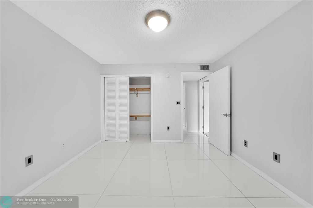 For Rent: $2,500 (3 beds, 2 baths, 1406 Square Feet)