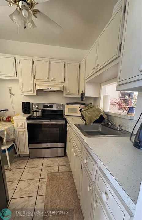 For Sale: $74,500 (1 beds, 1 baths, 680 Square Feet)