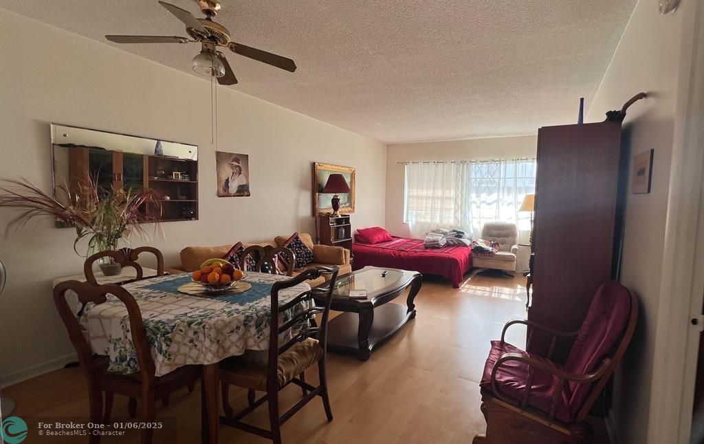 For Sale: $74,500 (1 beds, 1 baths, 680 Square Feet)