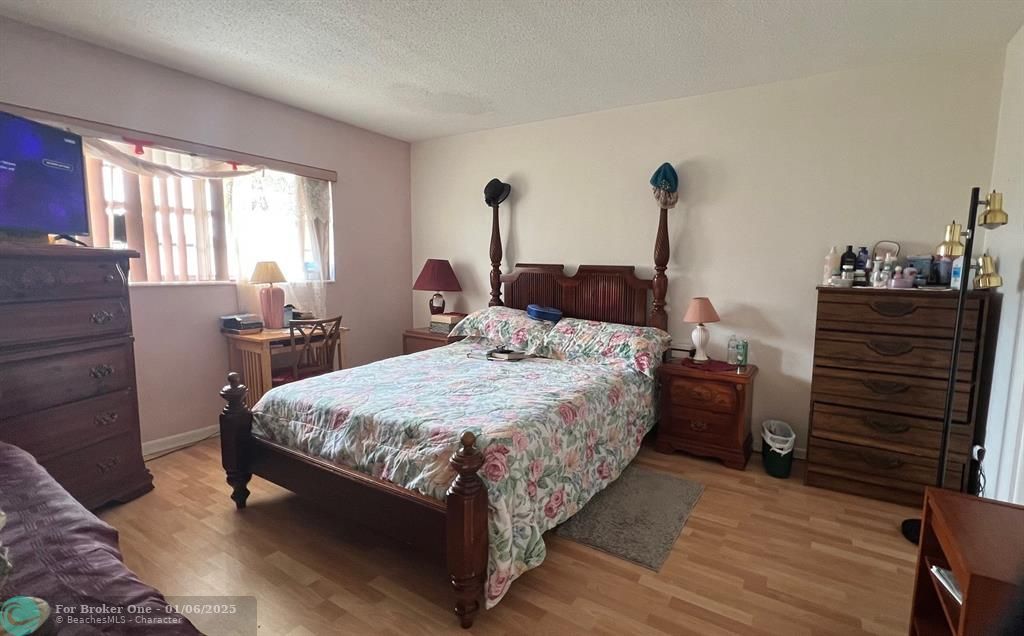 For Sale: $74,500 (1 beds, 1 baths, 680 Square Feet)